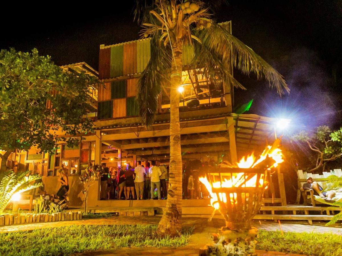 Mozambeat Motel Tofo Экстерьер фото