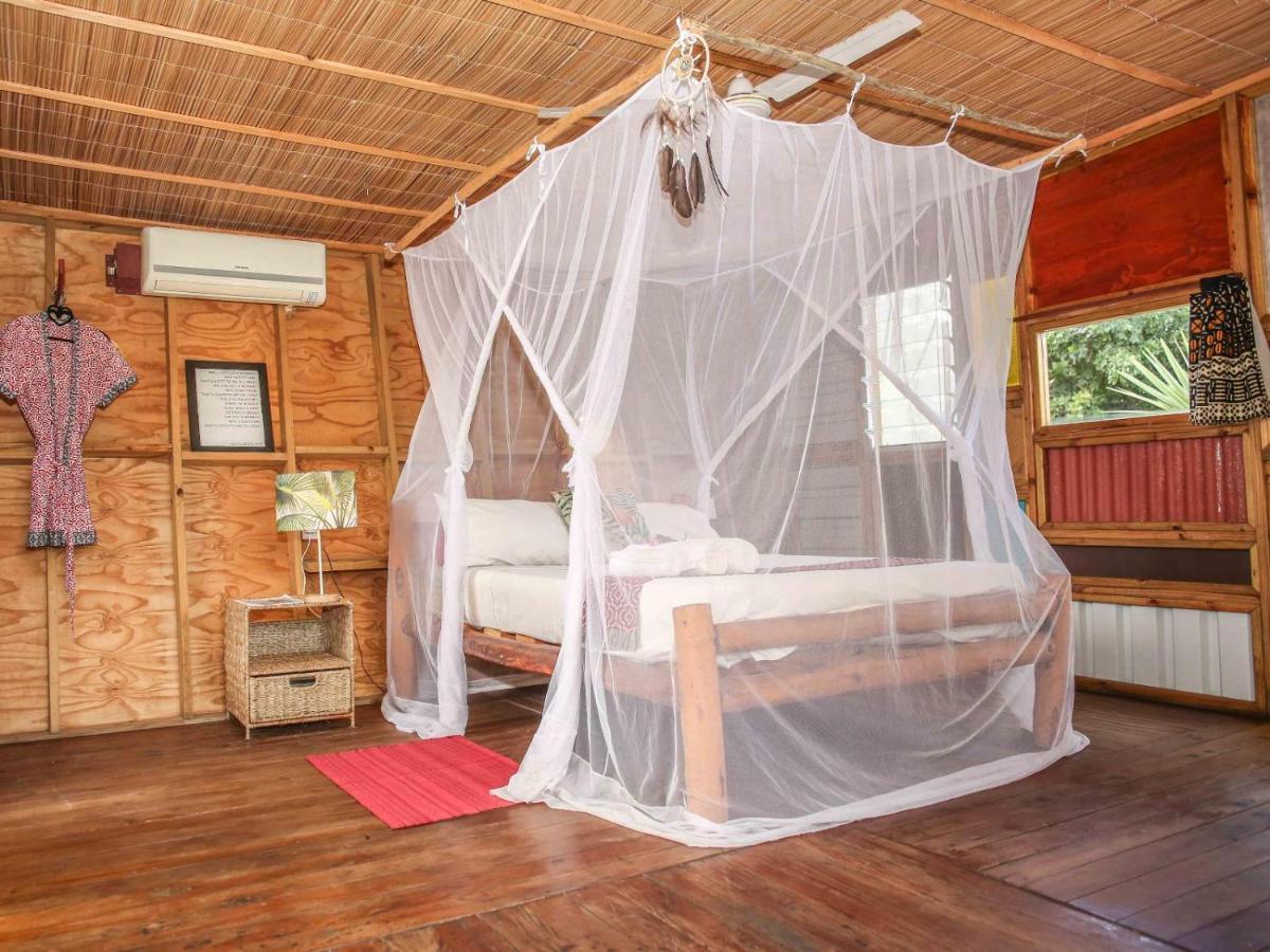 Mozambeat Motel Tofo Экстерьер фото