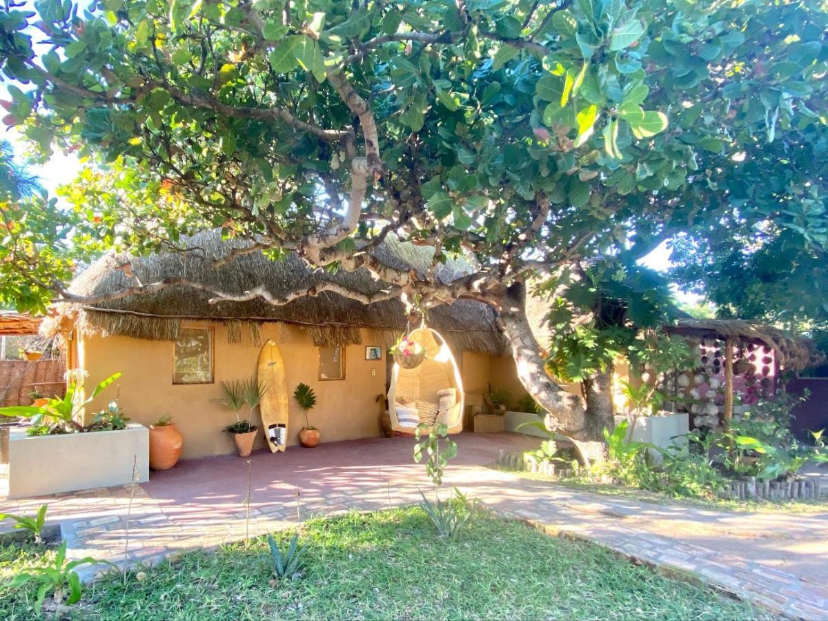 Mozambeat Motel Tofo Экстерьер фото