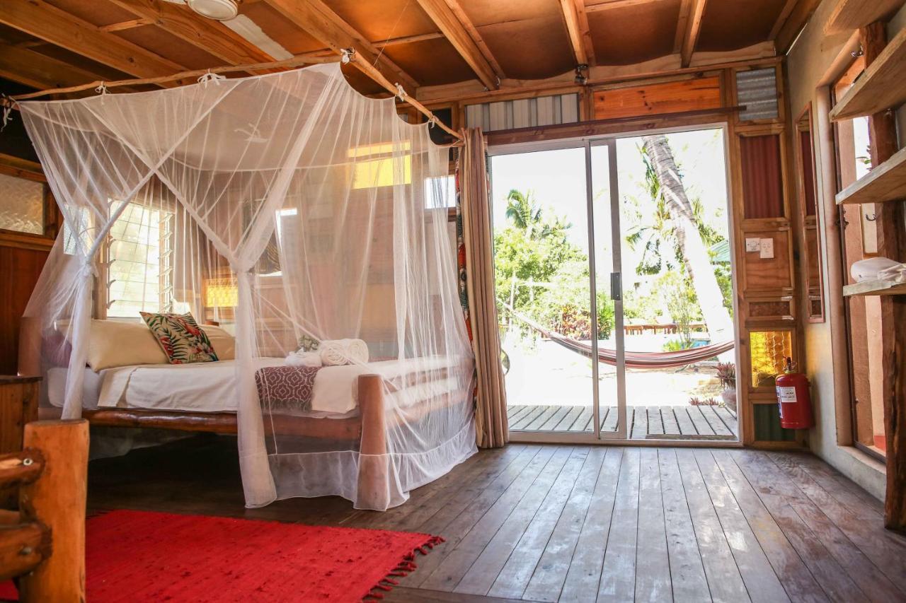 Mozambeat Motel Tofo Экстерьер фото