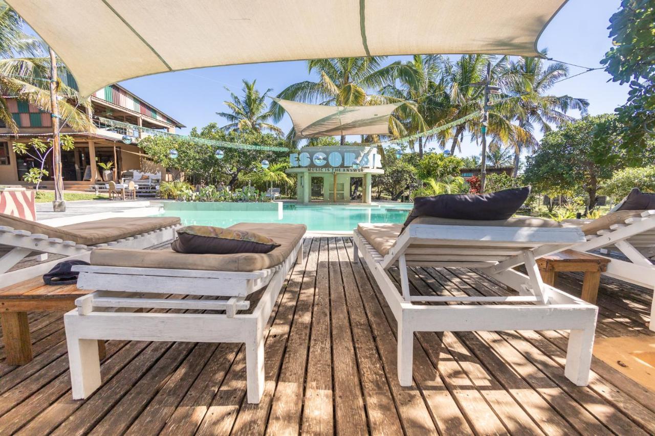 Mozambeat Motel Tofo Экстерьер фото