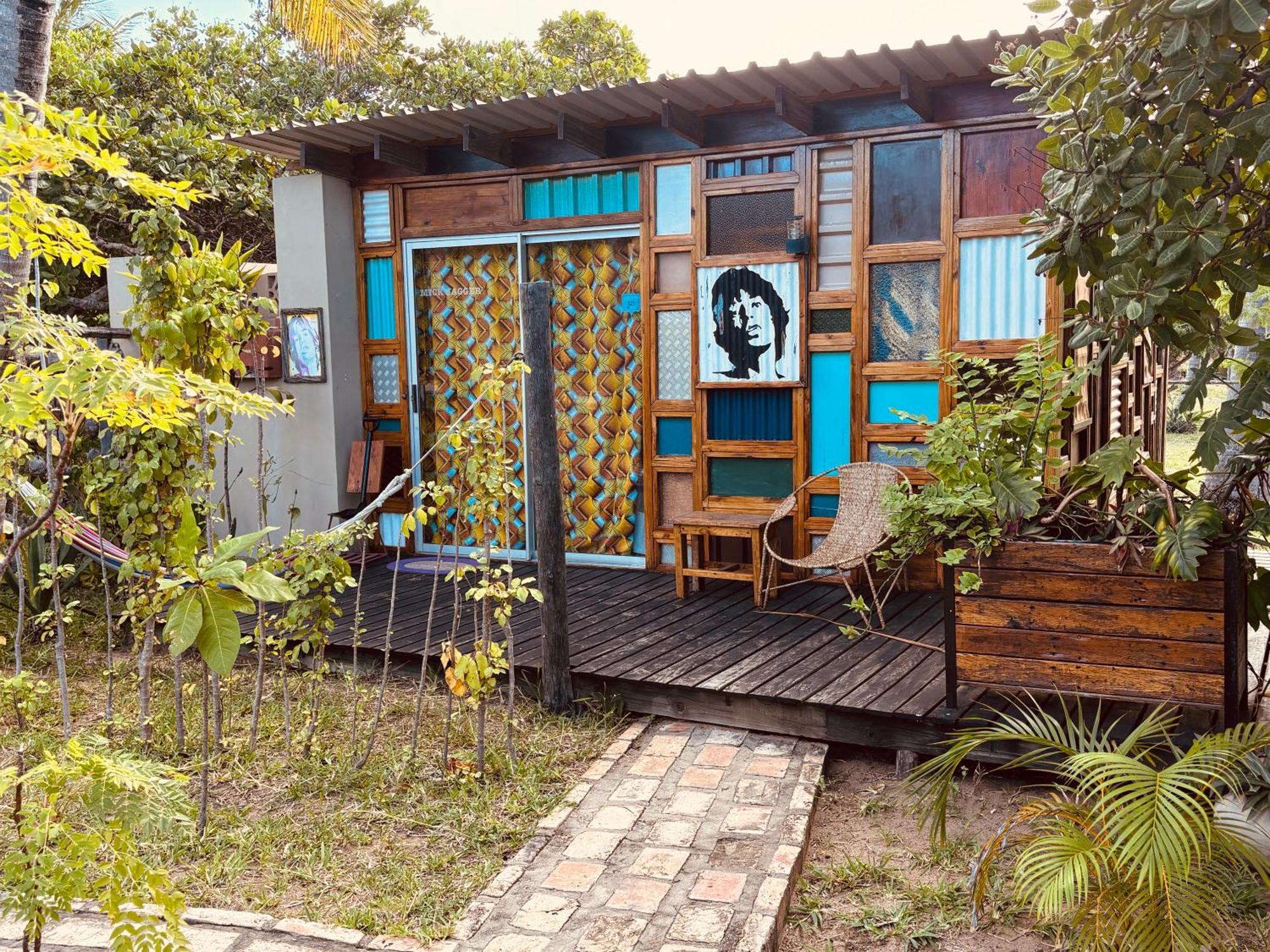 Mozambeat Motel Tofo Экстерьер фото